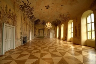Zrenovovaná podlaha v sále zámku
